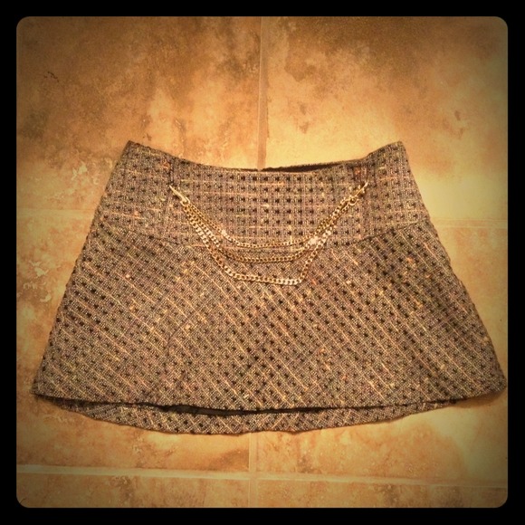 Mini skirt with chains.