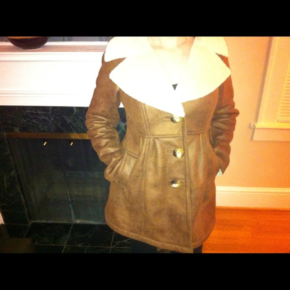 Gorgeous faux leather coat - Picture 2 of 4