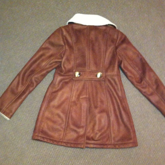 Gorgeous faux leather coat - Picture 3 of 4