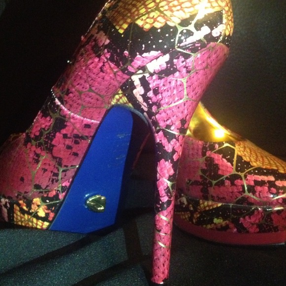 Pumps - Picture 4 of 4