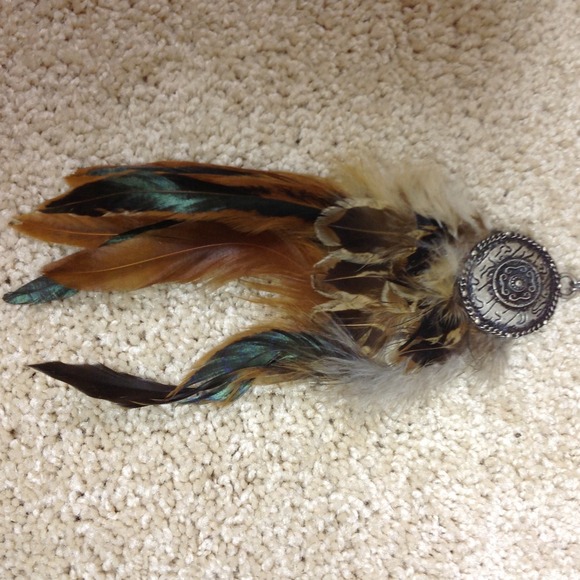 Unique Feather Necklace - Picture 3 of 3