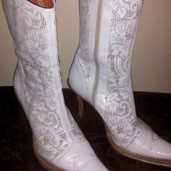 Italian off cream boots