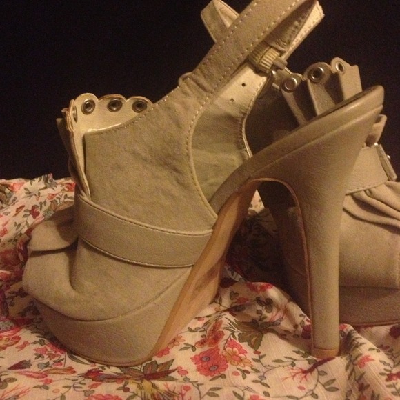 SOLD - Picture 3 of 4