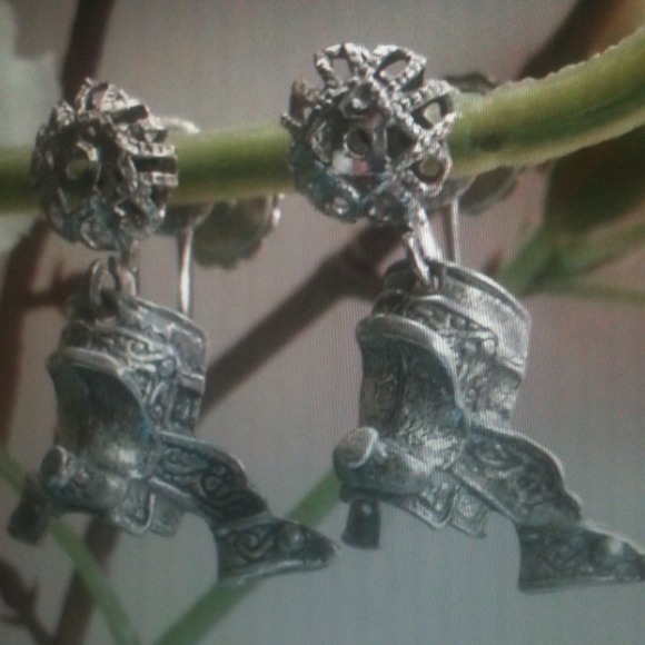 Ster Silver Vintage Horse Saddle Dangle Earrings