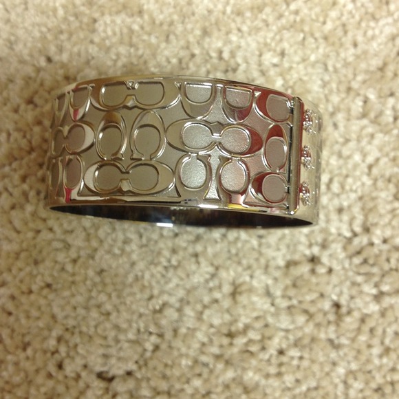 ✋SOLD✋Coach Bangle - Picture 4 of 4
