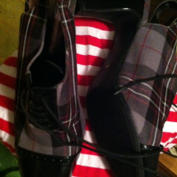 Plaid heels - Picture 2 of 3