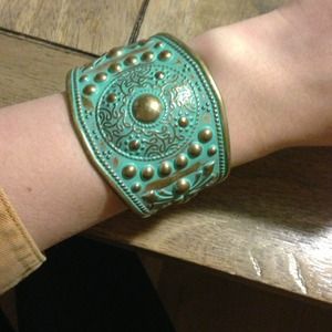 ❌SOLD❌Gold and green cuff