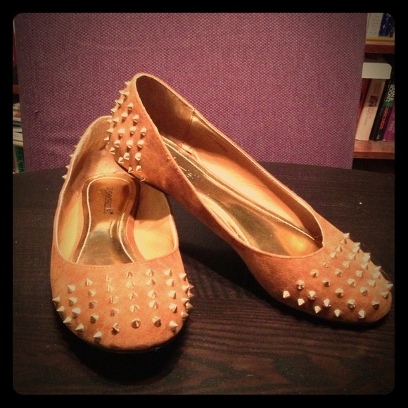 🌟SOLD🌟ShoeDazzle faux-suede gold studded flats