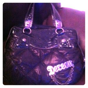 Beyonce quilt shoulder bag in black.