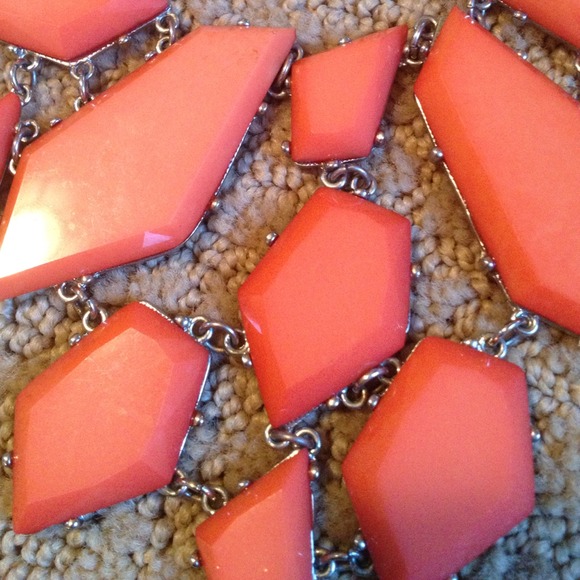 Stella and Dot inspired Olivia bib necklace. - Picture 2 of 2