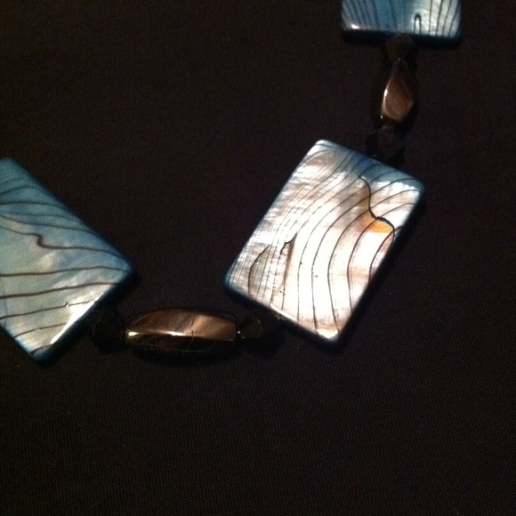 Teal mother of pearl necklace
