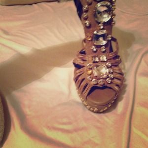 Huge diamonds heels