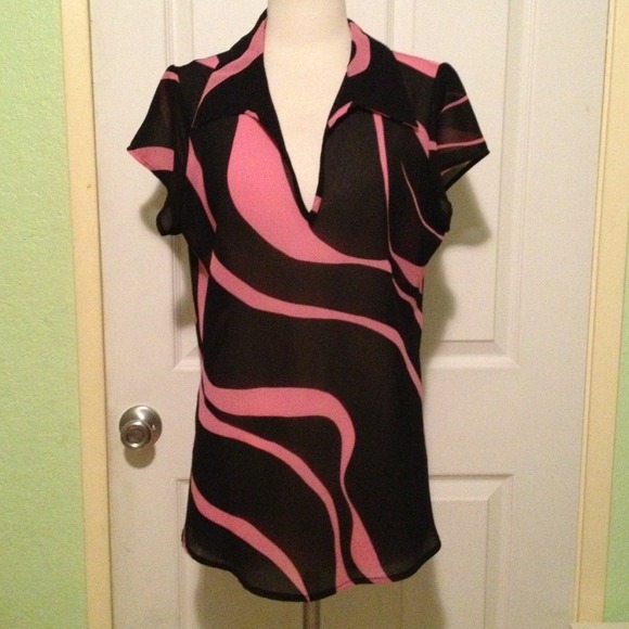 Sheer swirl short sleeve top