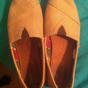 Burlap Toms!