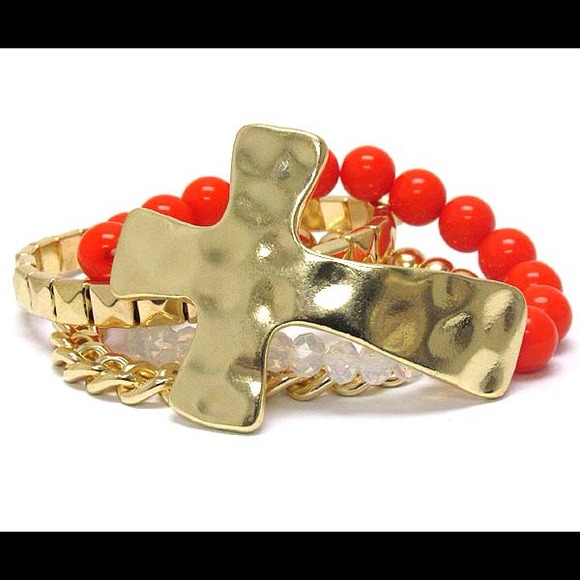 🆕🎊SOLD🎊Gold Hammered Cross Bracelet