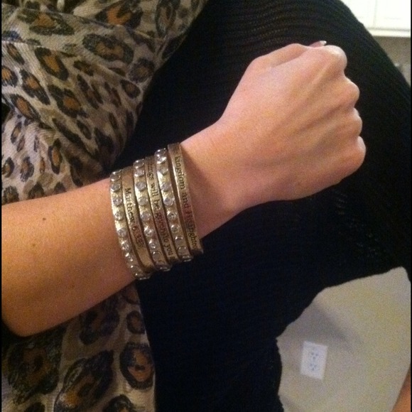 ❌ BUNDLED Good Work(s) Make aDiff leather bracelet - Picture 1 of 4