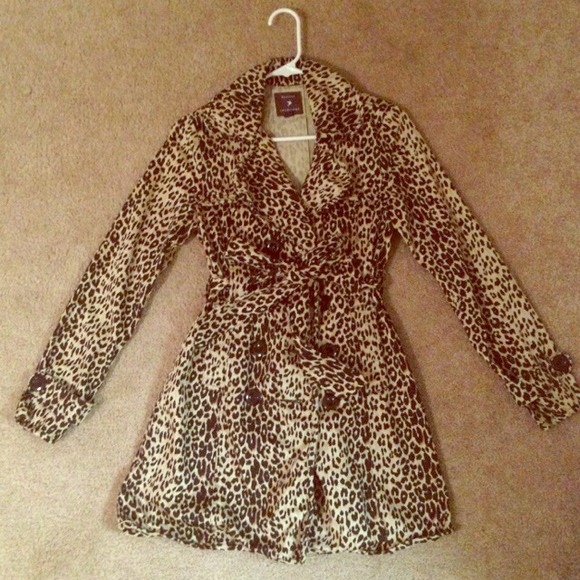 Trench coat leopard size small