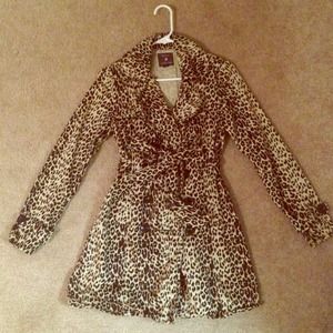 Trench coat leopard size small