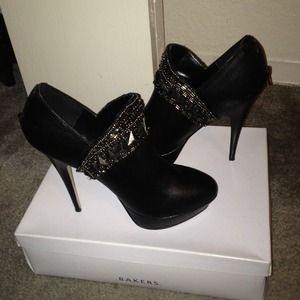 RESERVED 4 Khrisha 👠👢 cute Bakers ankle boots