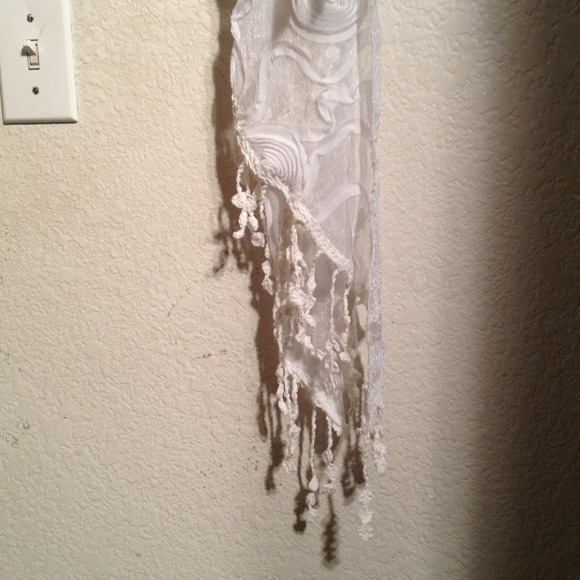 ✋SOLD IN BUNDLE - Picture 2 of 4