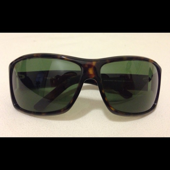 ✨SOLD✨Gucci Sunglasses - Picture 2 of 4