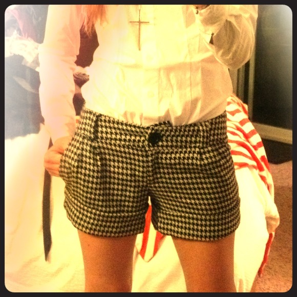 *SOLD* Adorable Houndstooth Wool Shorts!