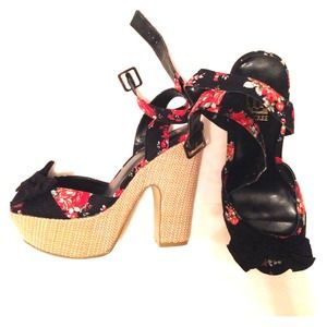 Decree Wedge Heels