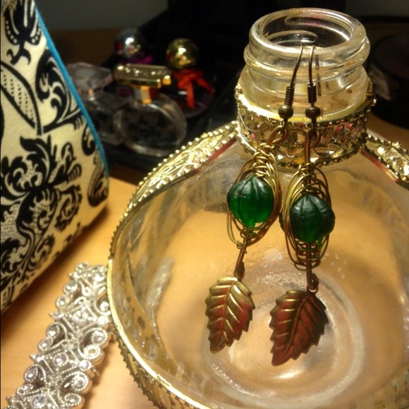Jewelry - Leaf with braided wiring earring from Thailand.