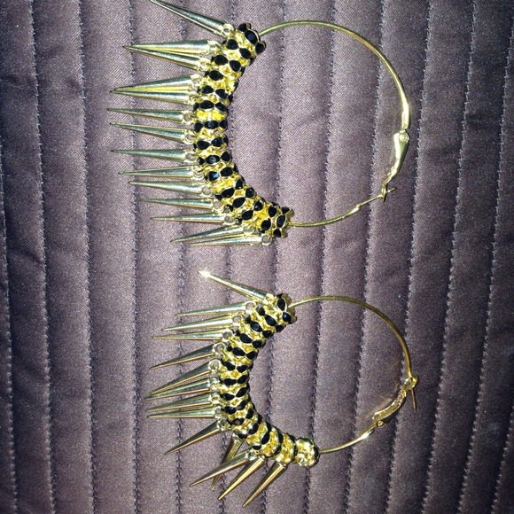 Earrings black gold