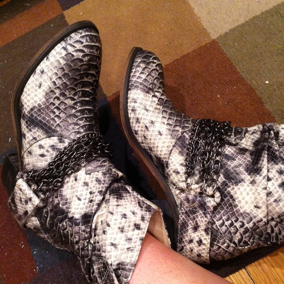 Faux Snakeskin Western Boots