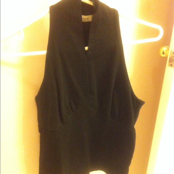 Black fitted top