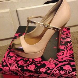 Brand new nude heels.