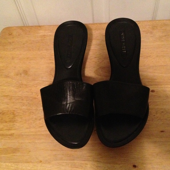 Simple black wedges!