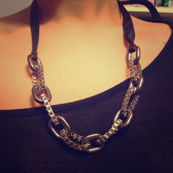 Chain ribbon necklace