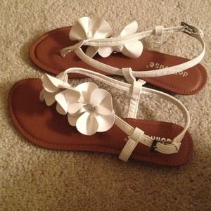 Dollhouse sandals 🌸