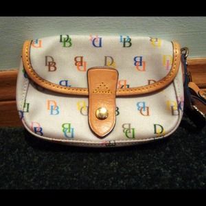 .Dooney & Bourke Clutch.