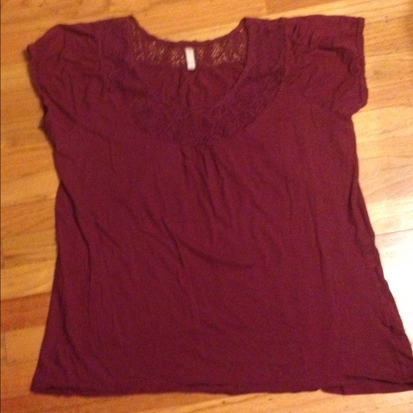 💢 SOLD 💢Burgundy shirt with Crochet neckline