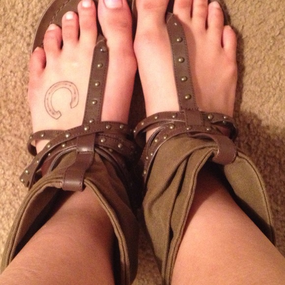 Simply Vera, Vera Wang sandals.