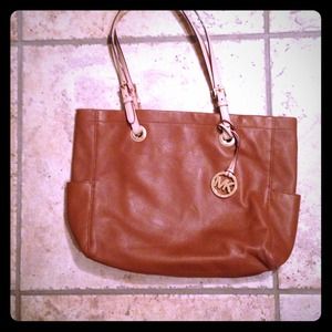 Beautiful authentic michael kors purse!