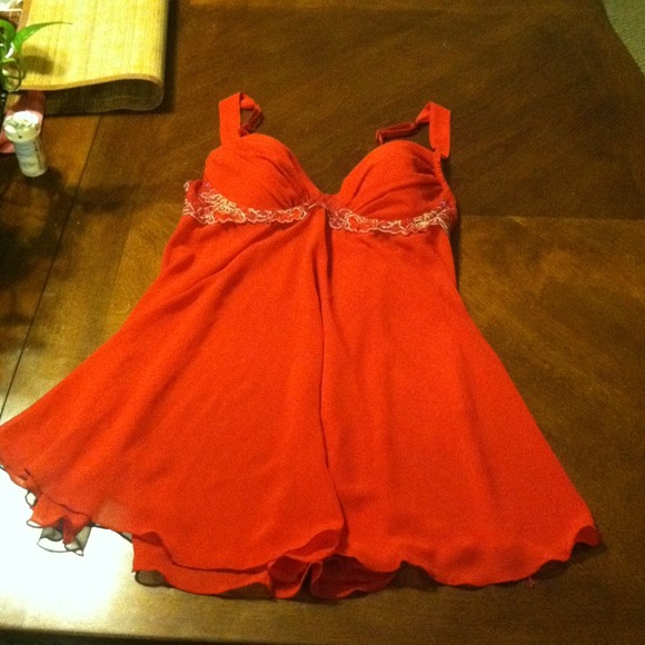 Red intimate sleep wear