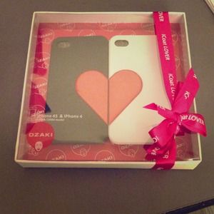 Black and White iPhone 4/4S case with heart shape