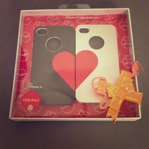 Black & Silver iPhone 4/4S cases with heart shape