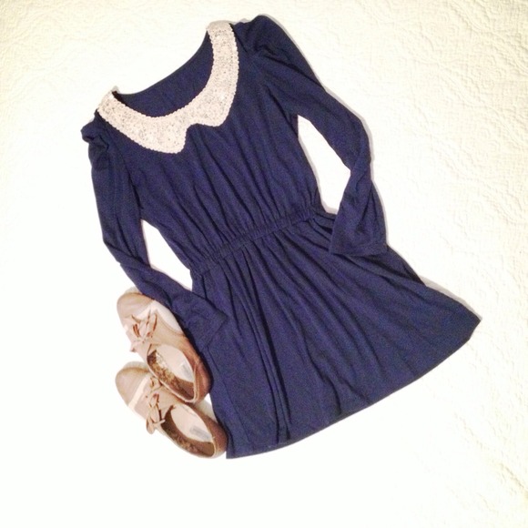 Dresses & Skirts - Peter Pan collar dress