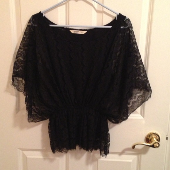 New black laced top without tag