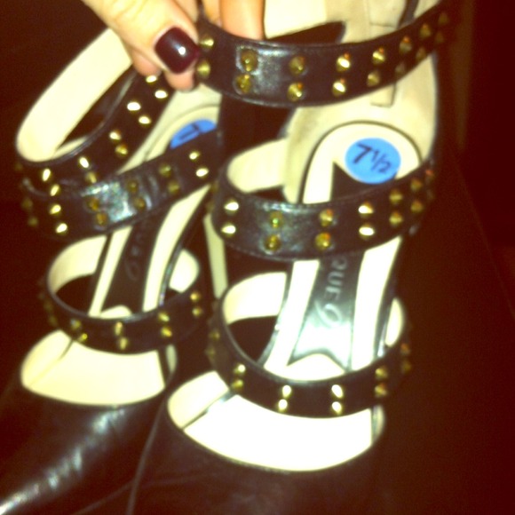 SOLD*****Shoes 7.5 Boutique 9