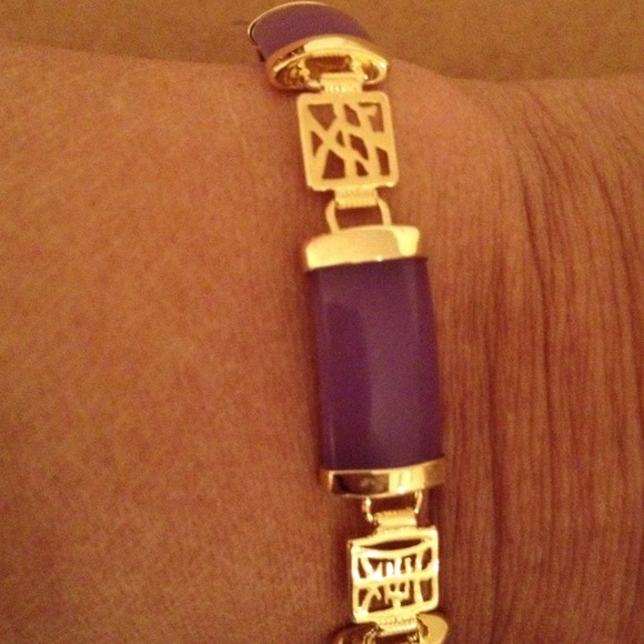 Bundled Authentic purple jade bracelet w/ earrings