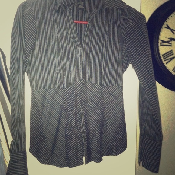 Black with white pinstripe eyelet closure woven.