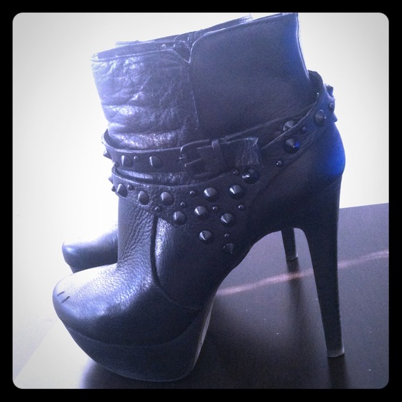 🔶RESERVED🔶 @dani1216 Sexy short boot w/high heel