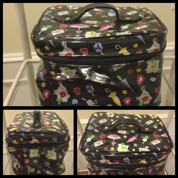 Lulu Guinnes Other - ✨Lulu Guinnes Large Cosmetic Case✨