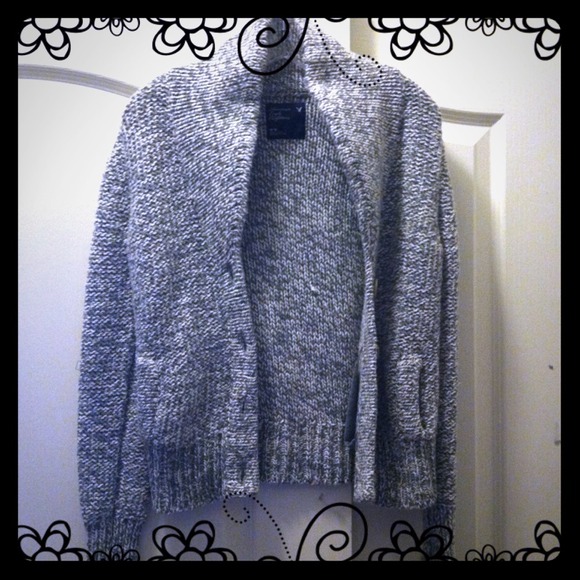 Grey/white sweater